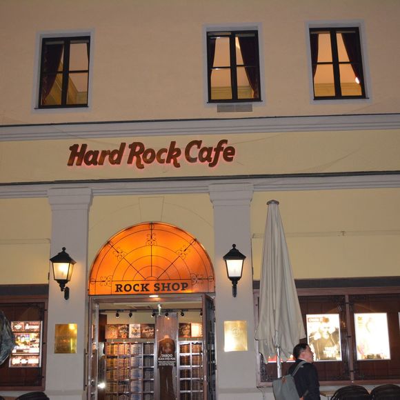 Meet your Posher, Tracey - Picture 1 of 1